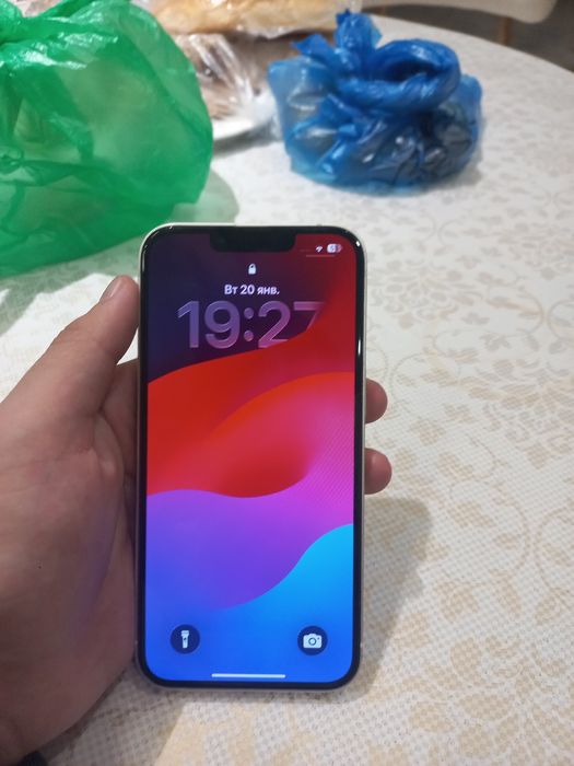 Срочно продам айфон 13