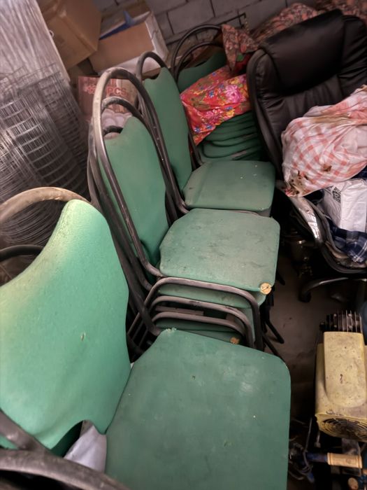 Продам Стулья среднийм состояние