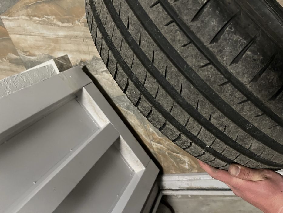 Продам комплект новых шин с дисками