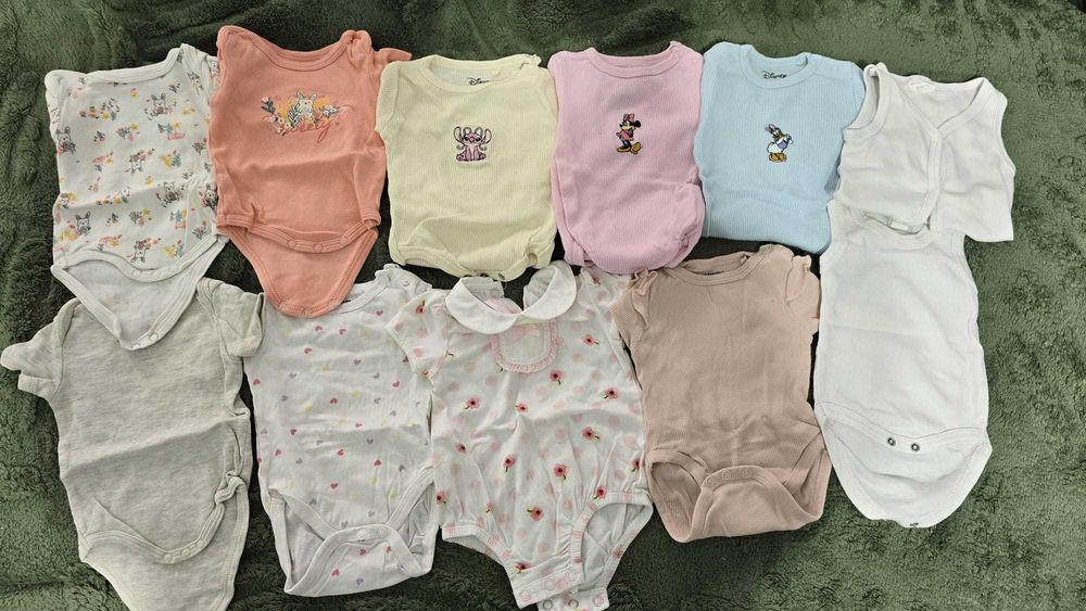 Vand lot de haine bebelus fetita marimea - 50-56-62 stare foarte buna