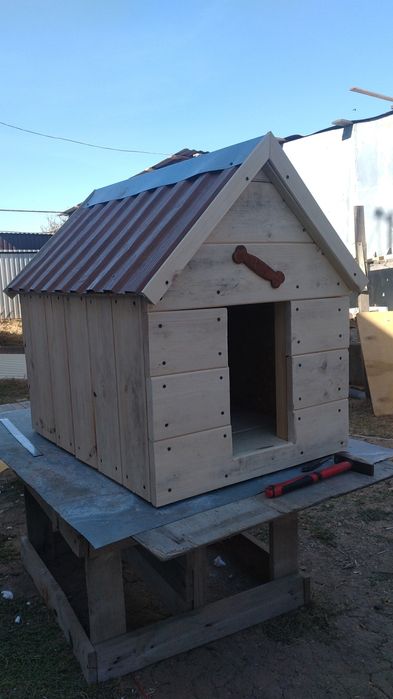 Собачья будка из дерева