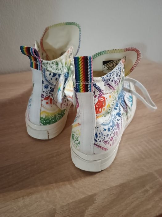 Bascheți Converse.