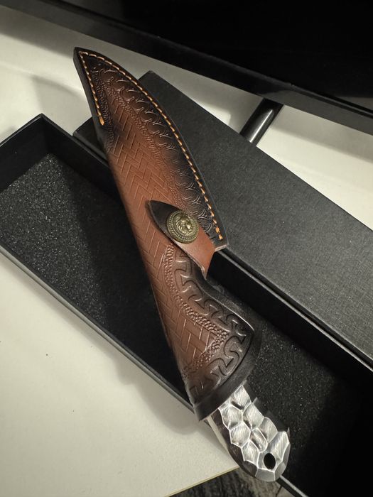 Cuțit vanatoare nou,nefolosit