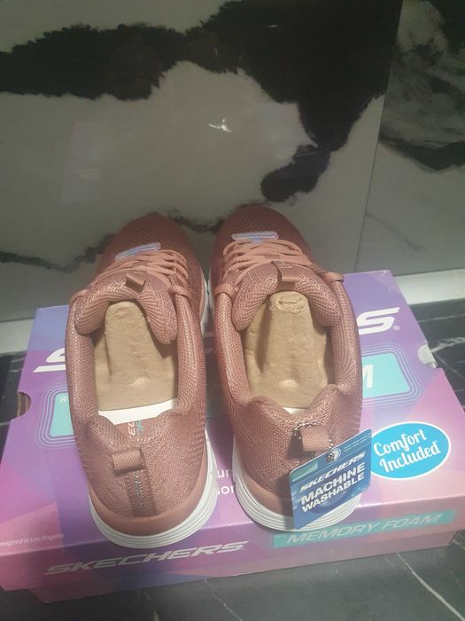 Adidaşi skechers marime 40 noi
