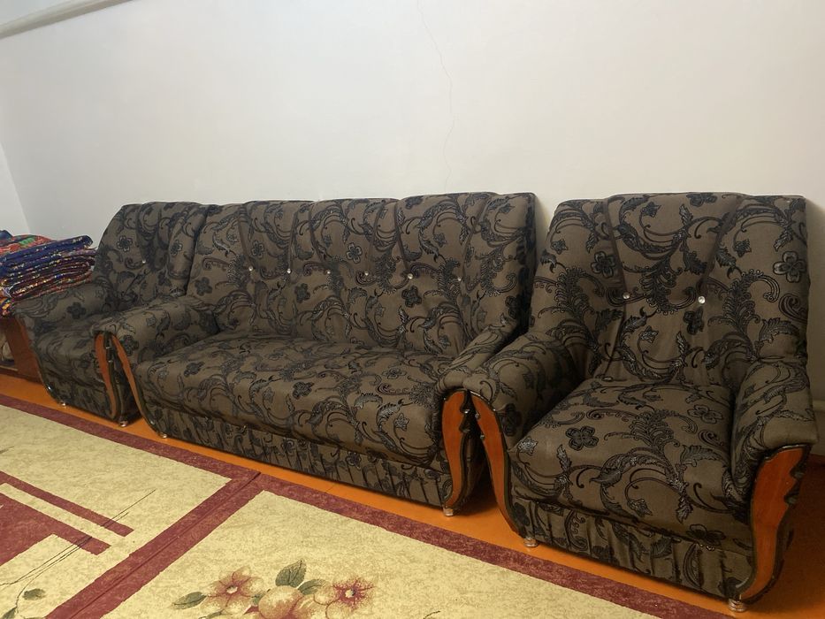 Гарнитур и диван в харошо састайание
