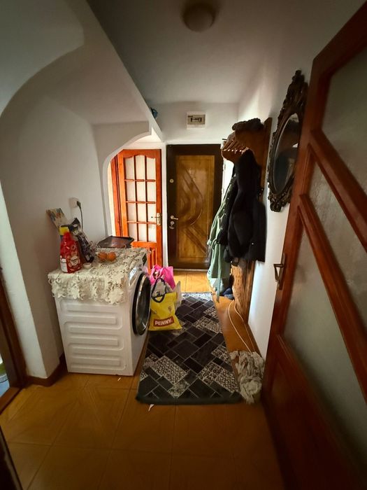 Vand apartament doua camere