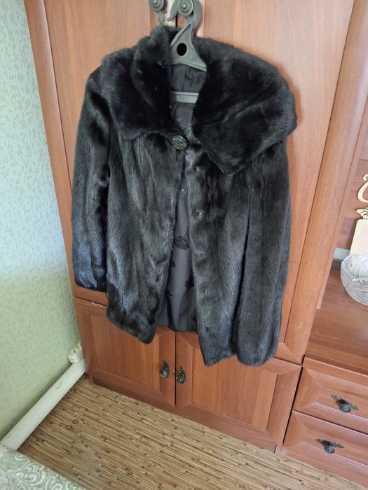 Продам норковую шубу автоледи