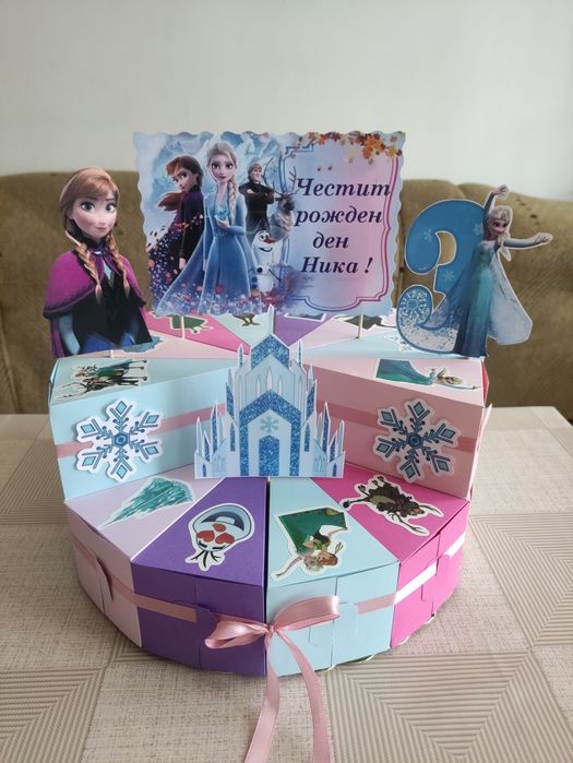 Картонена торта "Замръзналото кралство"