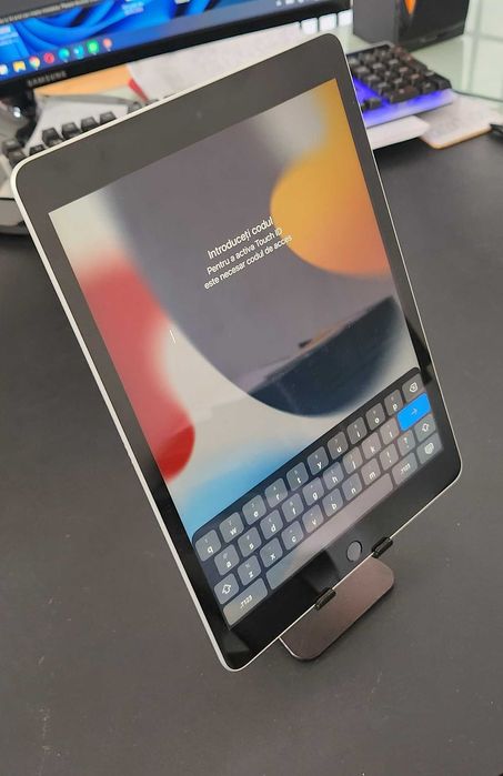 iPad 9 (2021) 10.2" Wi-Fi + Cellular (SIM) - Stare IMPECABILĂ / Ca nouă