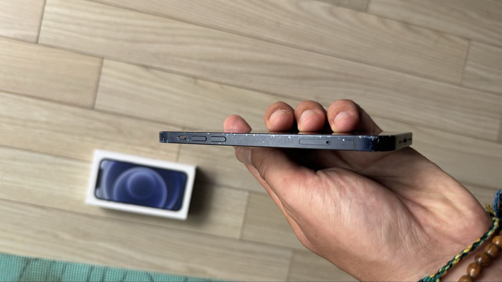 Black Iphone 12 - 64GB