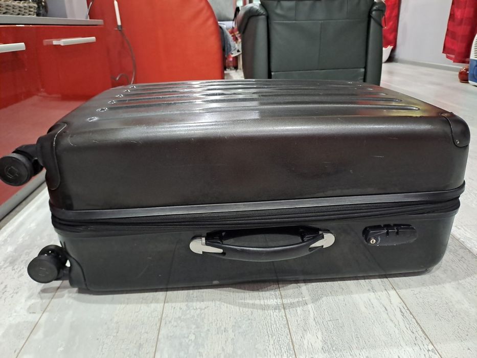 Куфар HAUPTSTADTKOFFER (телескопична дръжка, колелца, шифър,уширител)