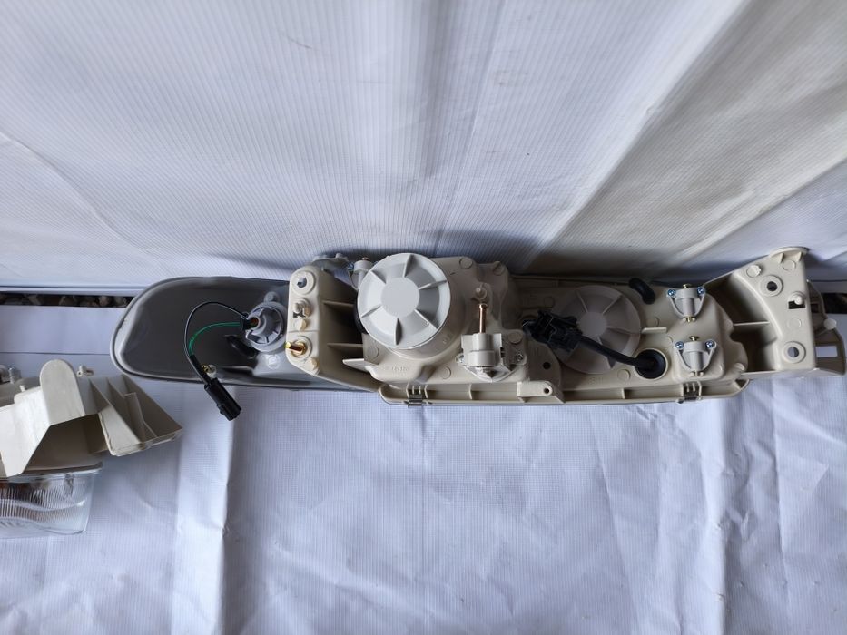 Продаю передние Фары Мазда 626 Кронос