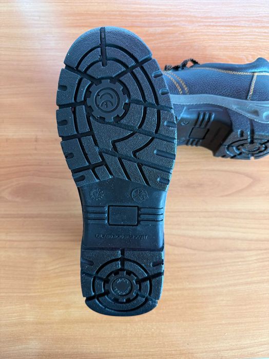 Работни обувки / защитни обувки – номер 42