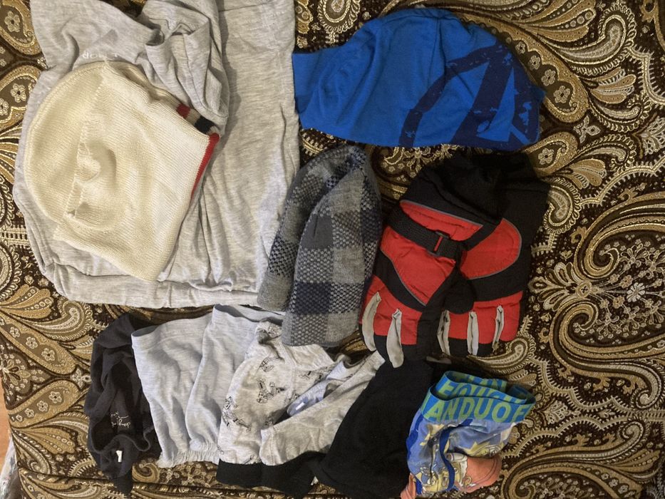 Беаплатно пакет вещей на мальчика 10 лет отдам