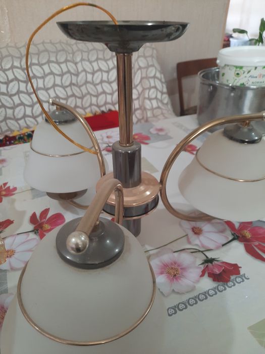 Продаётся люстры.