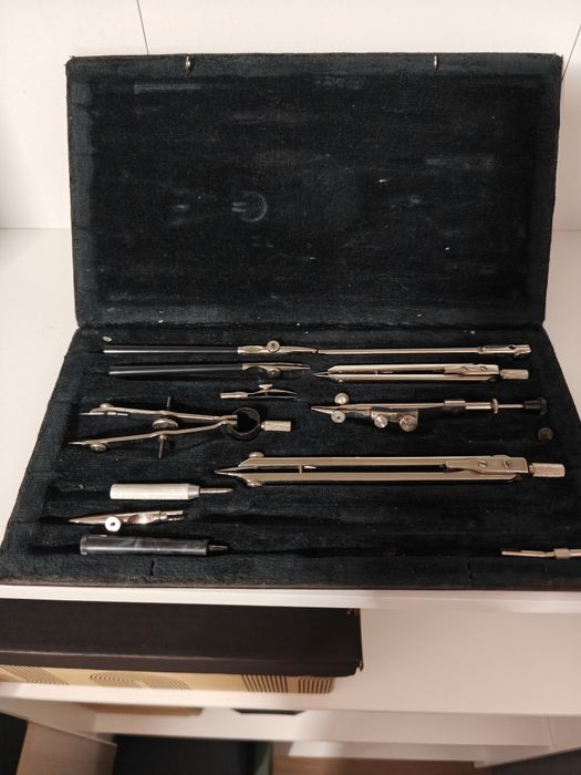 Чертожни и струменти