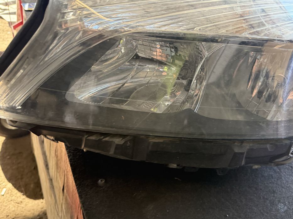 Фар с забележки за части Mercedes A clas w176 спукан корпус