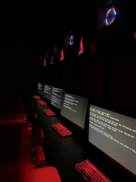 Kamyuter xona sotiladi