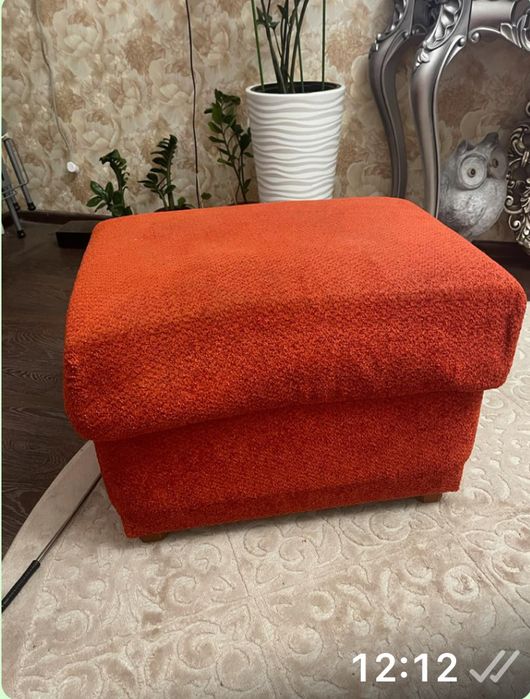 Срочно продается диван с пуфиком