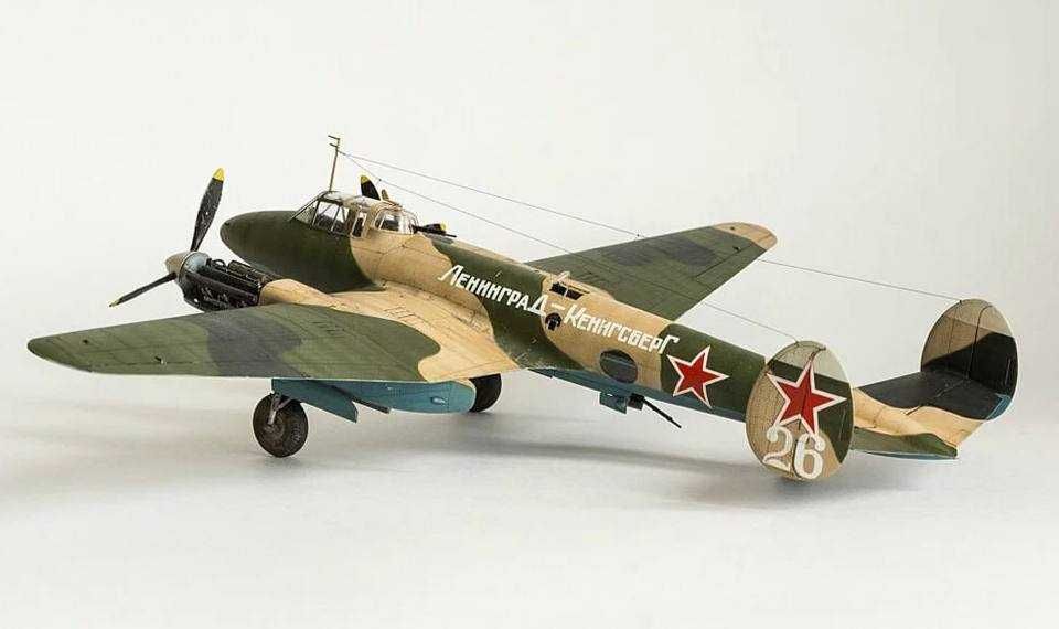 Сборная модель самолета Пе-2 (ЗВЕЗДА, 1/48)