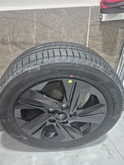 Продам 2 литой диск с резиной новая