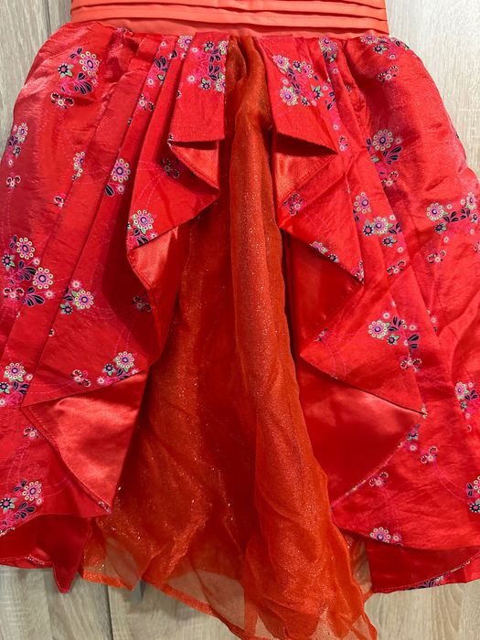 Rochie roșie elegantă pentru o fată. Disney Parks, varsta de 6-7 ani