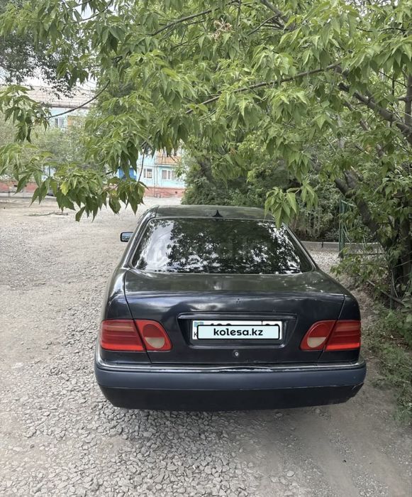 Мерседес Бенз 210