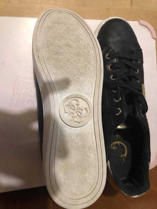 Guess сникърси 30лв