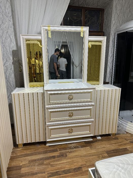 Спальный гарнитур