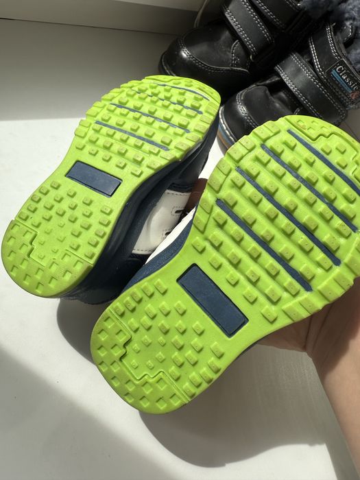 Продам кроссовки 21 размера