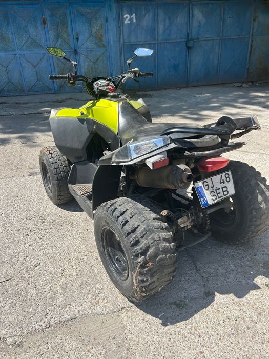 Vând atv Eton  vector