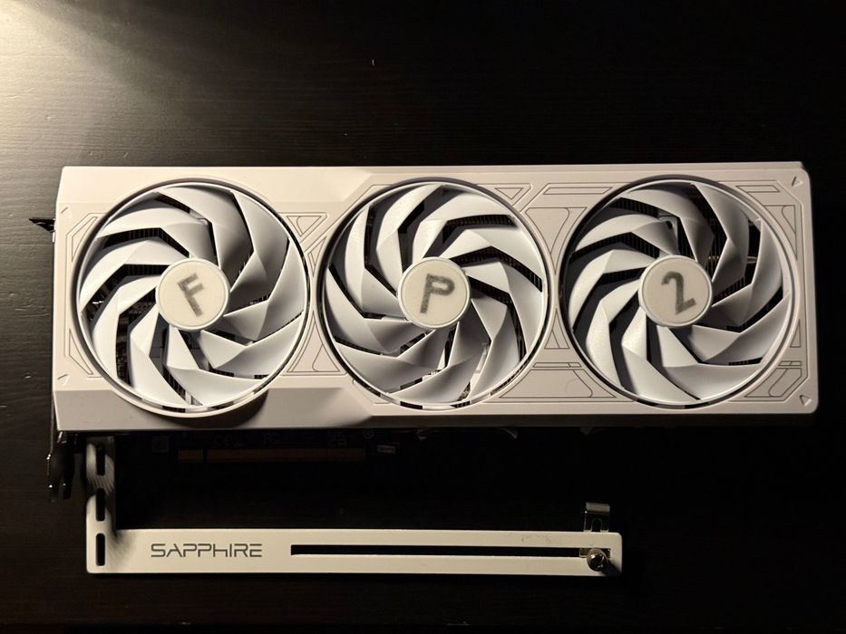 Sapphire PURE RX 7700 XT Frostpunk 2 Edition 12GB – CA NOUĂ, ~10h folosire