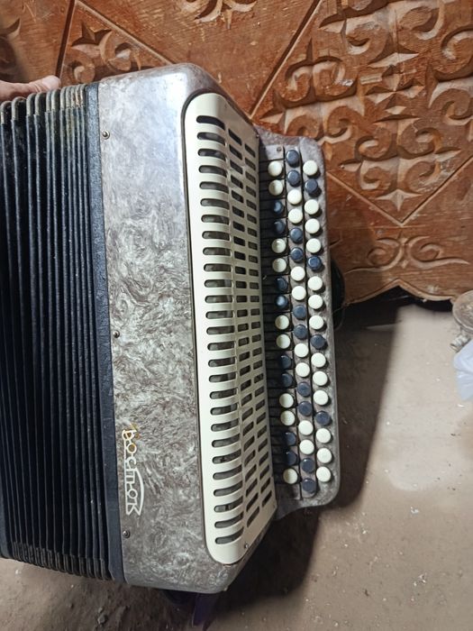 Баян 4 штуки нужен ремонт