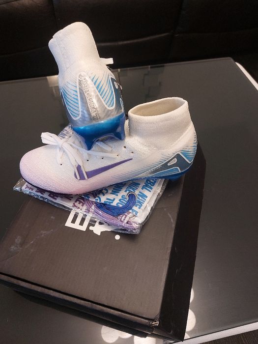 Ghete de fotbal de vânzare