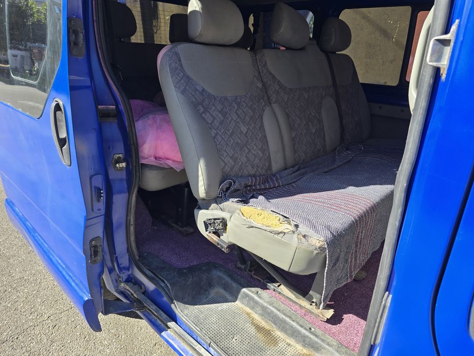 Vând urgent opel vivaro