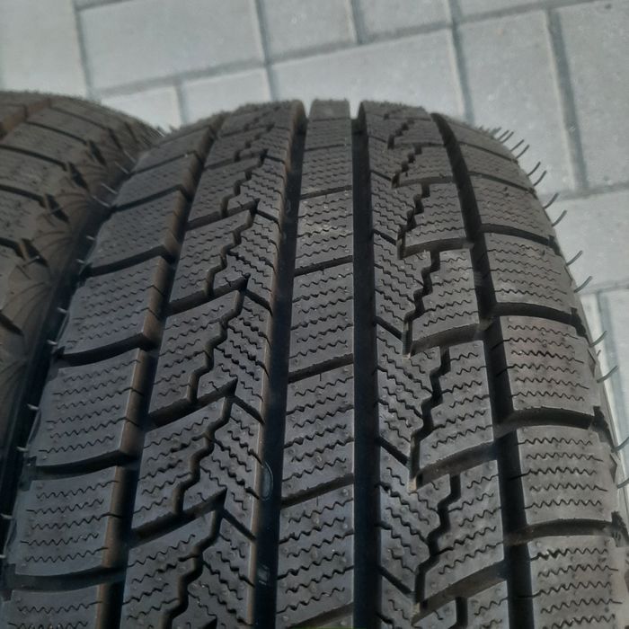 Продам пару 195 60 r14 зимние