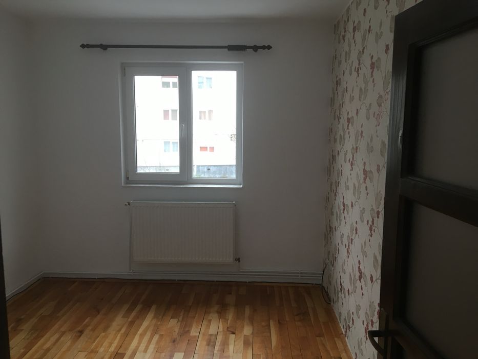Vand apartament  3 cam.(modificat4 cam) decomandat , 2 bai, zona Balta.