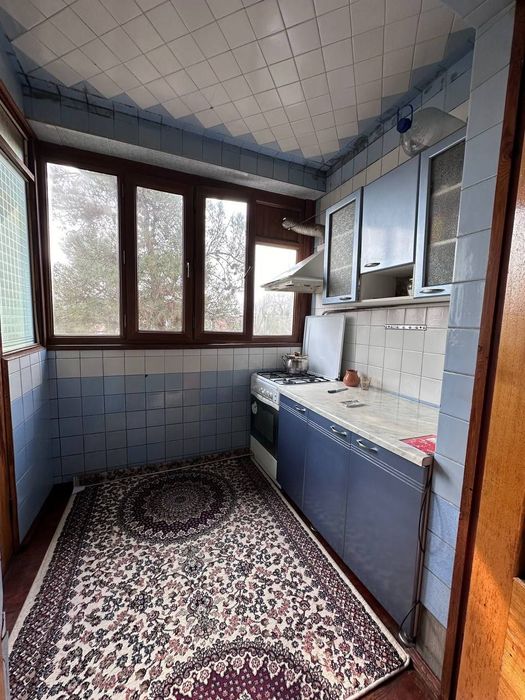 Kv arenda Jahon tillar unver oldi 2 ta qiz bola kerak