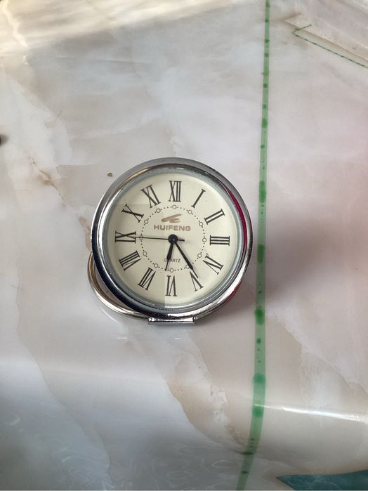 Часы электронные старые работают