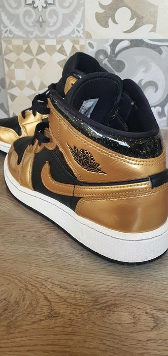 Nike Air Jordan 1 Gold