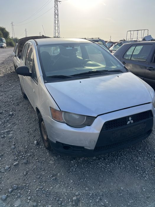 Mitsubishi Colt 1,1 на части всичко в наличност