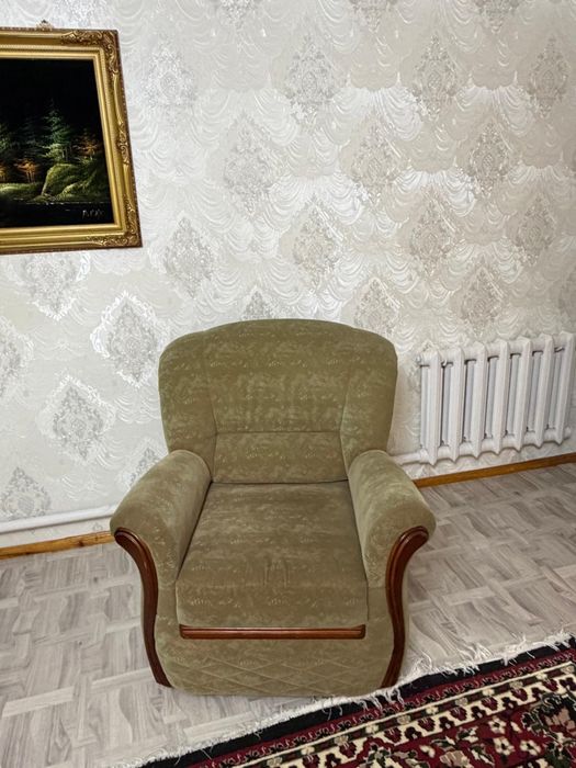 Продам Диван угловой + 2 кресла