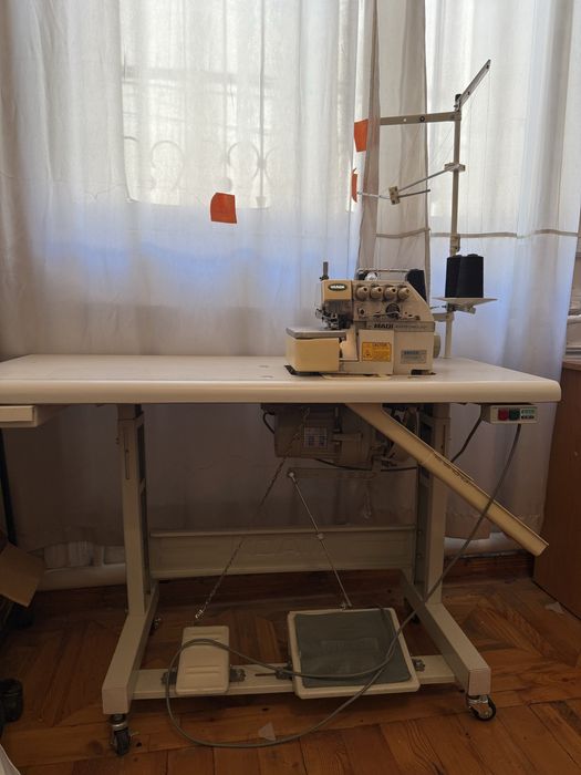 Продаю оверлок в отличном состояние