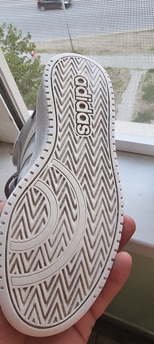 Маратонки ADIDAS номер 38 като нови.