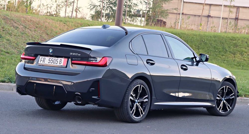 BMW Seria 3 2023 — imagine 4