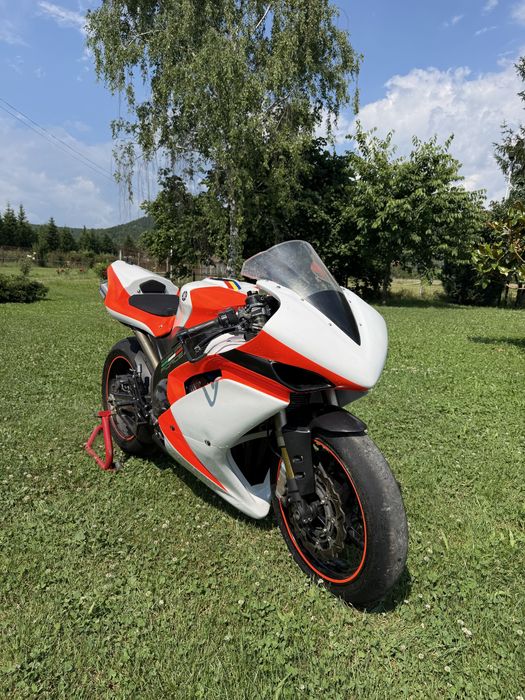Vand Yamaha R1 Pregatita Pentru Circuit