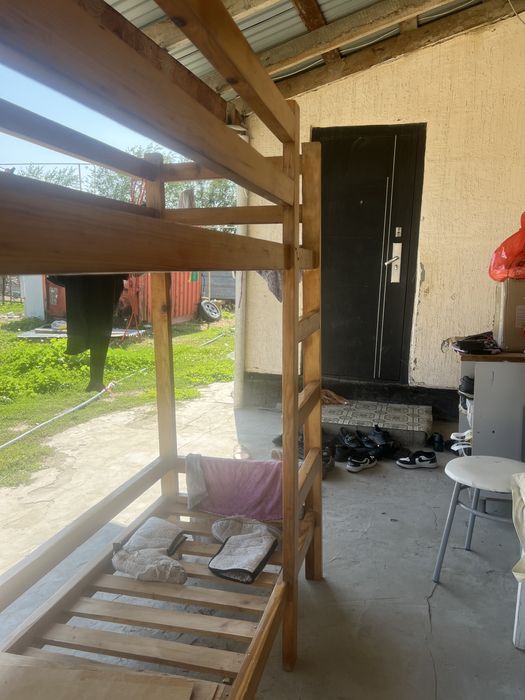 Деревянный двухъярусная кровать