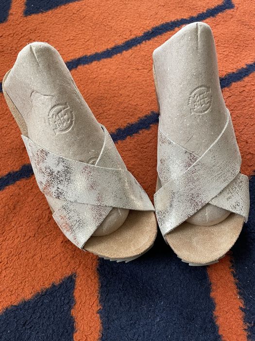 Женские босоножки