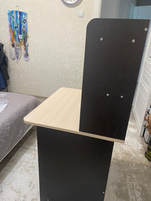 Продам стол компьютерный