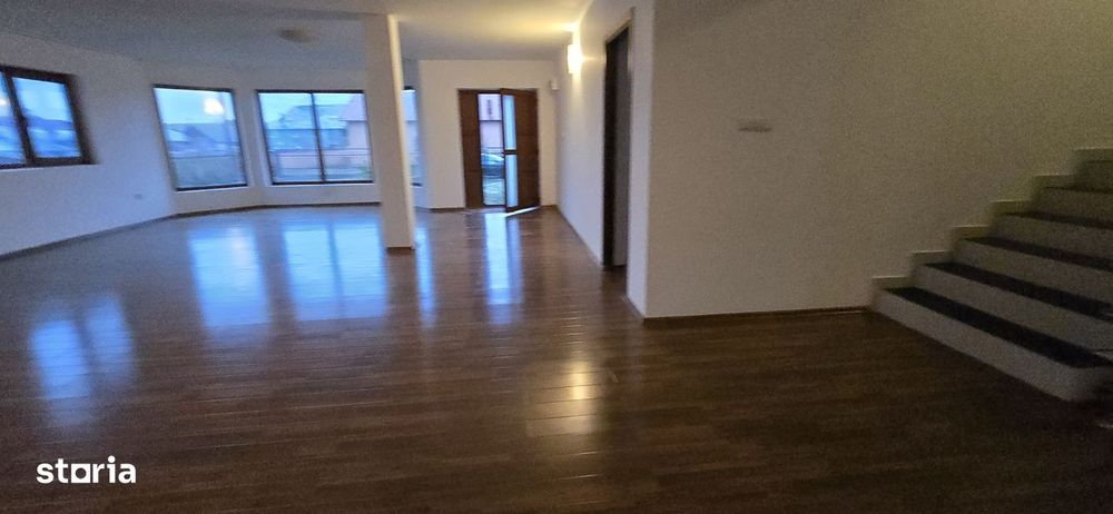 Vanzare proprietate- casa si teren Persinari Dâmbovița